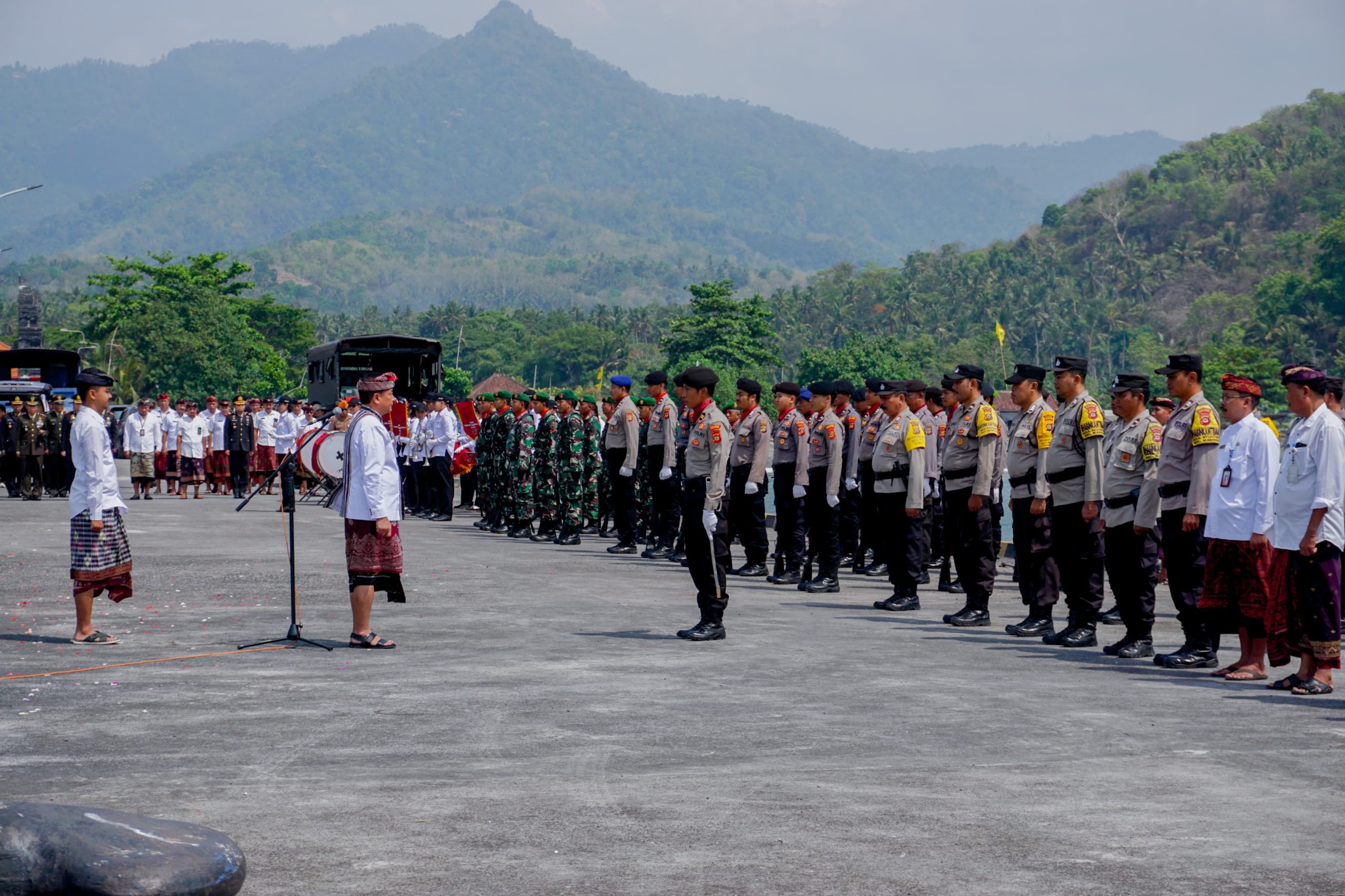 Upacara Bendera Hari Pahlawan Dan Tabur Bunga. - Badan Kesbangpol ...